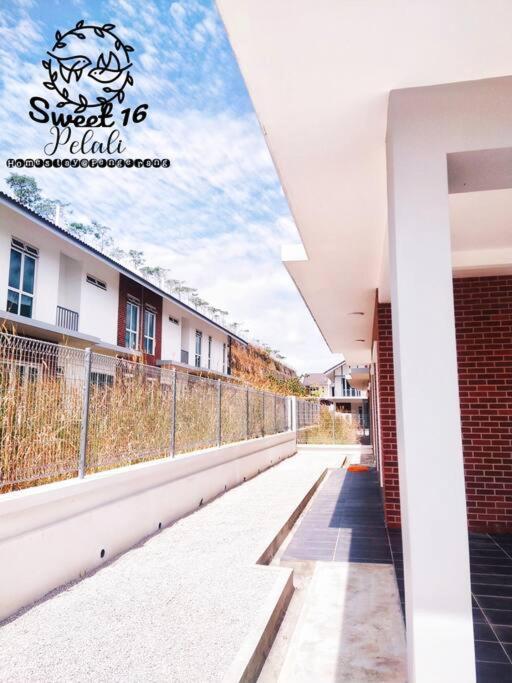 Sweet 16 Pelali Homestay Pengerang Exterior photo